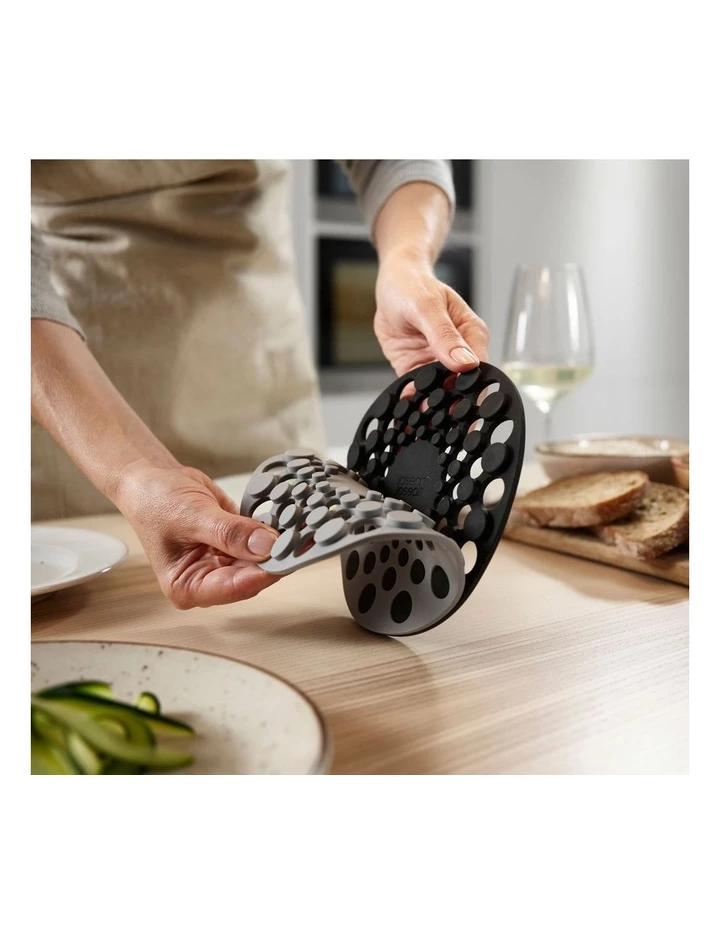 Wholesale ✨ Joseph Joseph Spot-On Set of 2 Silicone Trivets (Round) - Grey ❤️ 4 Wholesale ✨ Joseph Joseph Spot-On Set of 2 Silicone Trivets (Round) - Grey ❤️ - Image 4